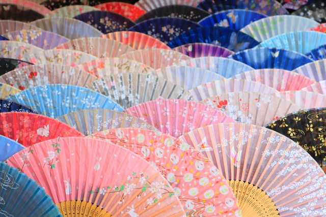 Examples of different fans you can find for purchase in Japan