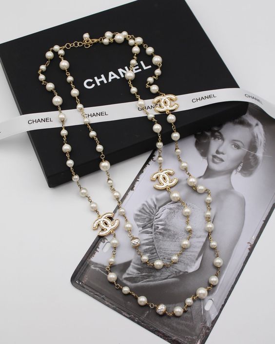 Chanel pearl necklace with CCs as a highlighted details