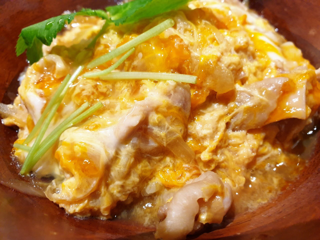 Close up of a bowl with Oyakodon.