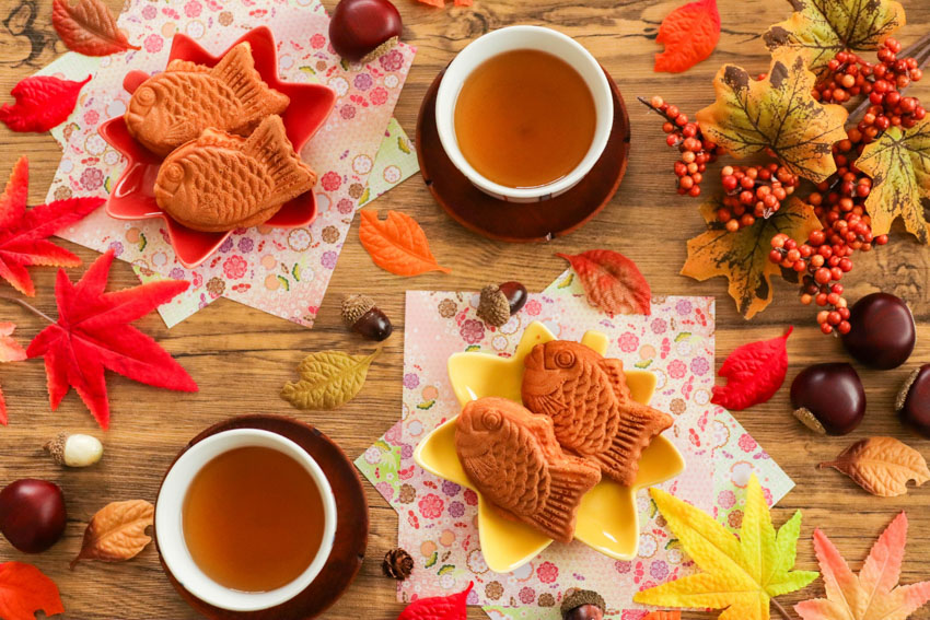 Taiyaki with Japanese tea on a autumn themed table