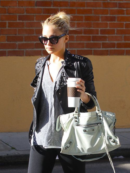 Celebrity Nicole Richie holding a coffee and a bag