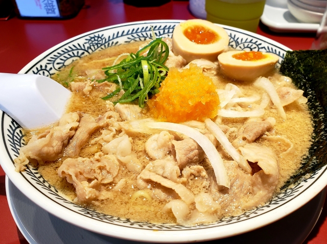 Close up of a bowl of ramen with meat and boiled eggs