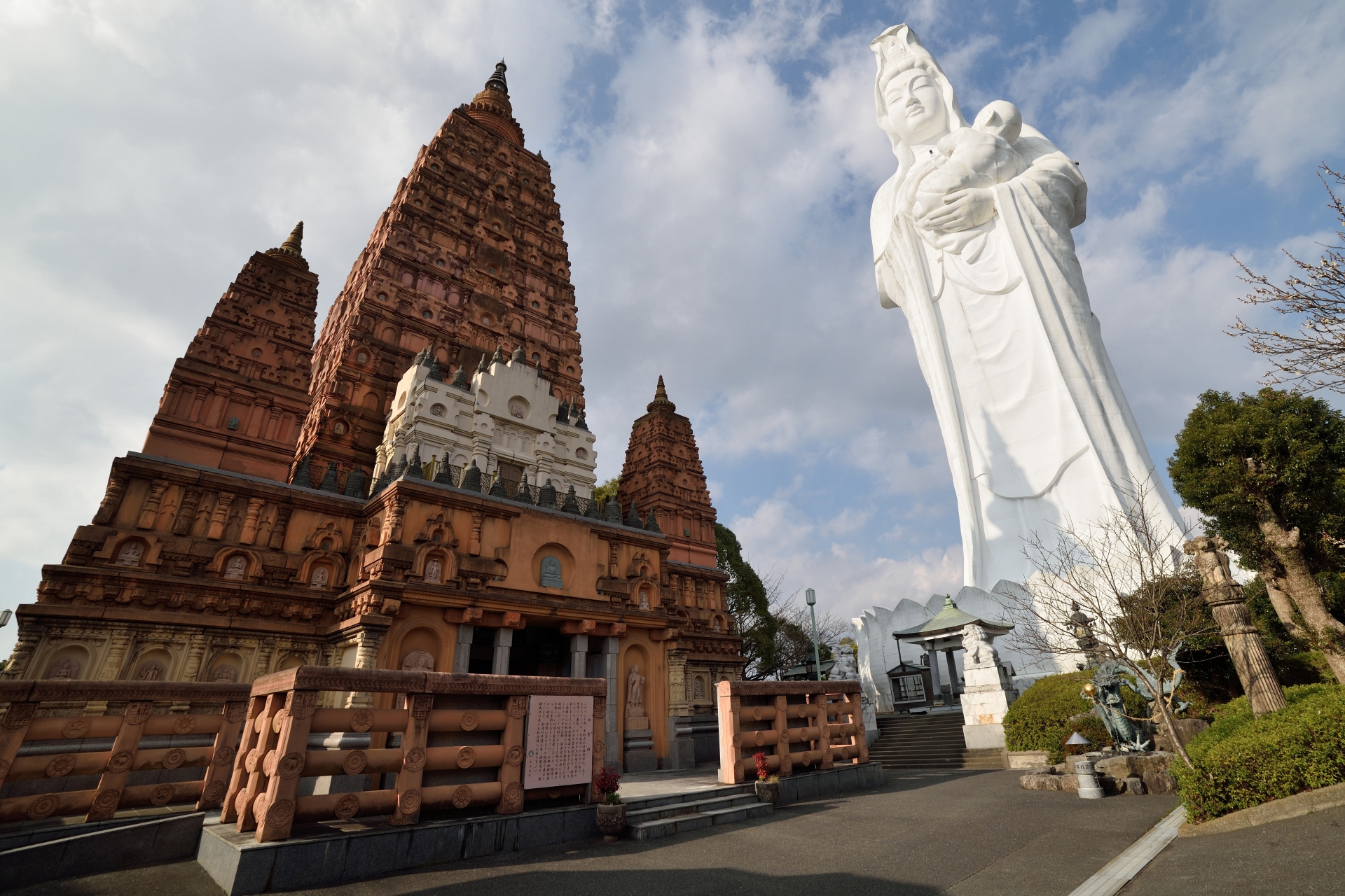 A giant buddha statue located in the city of Kurume, Japan