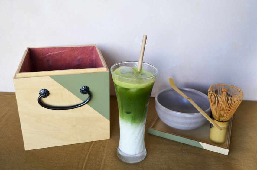 Make matcha latte at home with this traditional tea set.